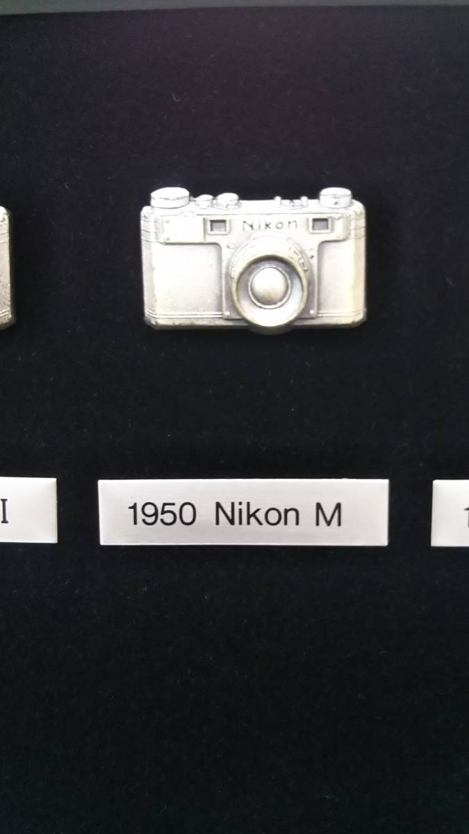 【美品】Nikon ニコン THE HISTORY OF Nikon CAMERAS カメラ ヒストリーバッヂ ピンバッジセット 額入り【保管品】_画像8