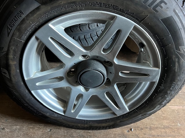 ジムニー用１６インチアルミ　BRIDGESTONE　BLIZZAK　DMV3　175/80/16　２０１９年製　７分山　４本セット　格安　売り切り_画像2