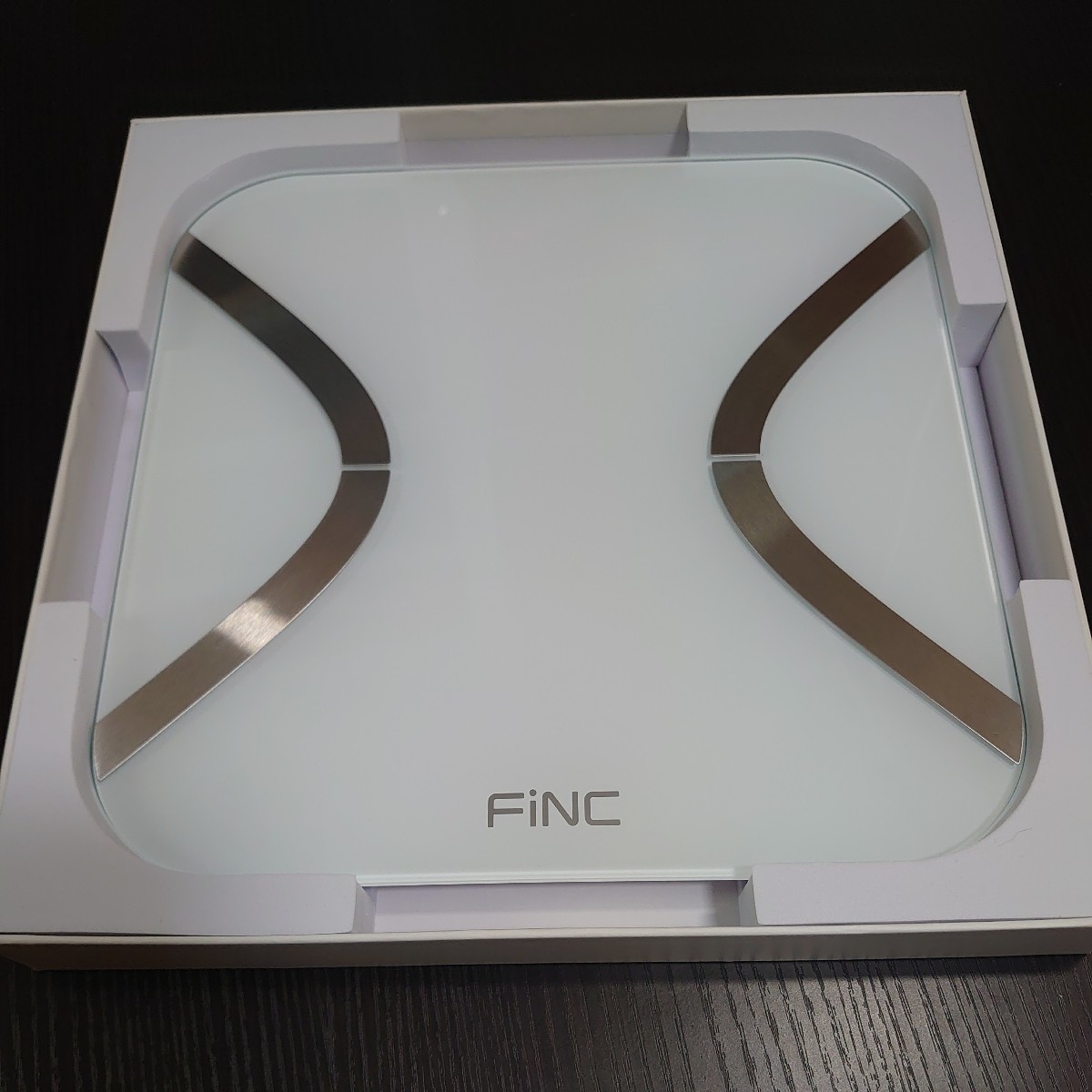 【未使用に近い】FiNC SmartScale (スマホ連動 体組成計 自動記録 Bluetooth)【薄型 高性能体重計 体重/BMI/内臓脂肪 no.1798_画像2