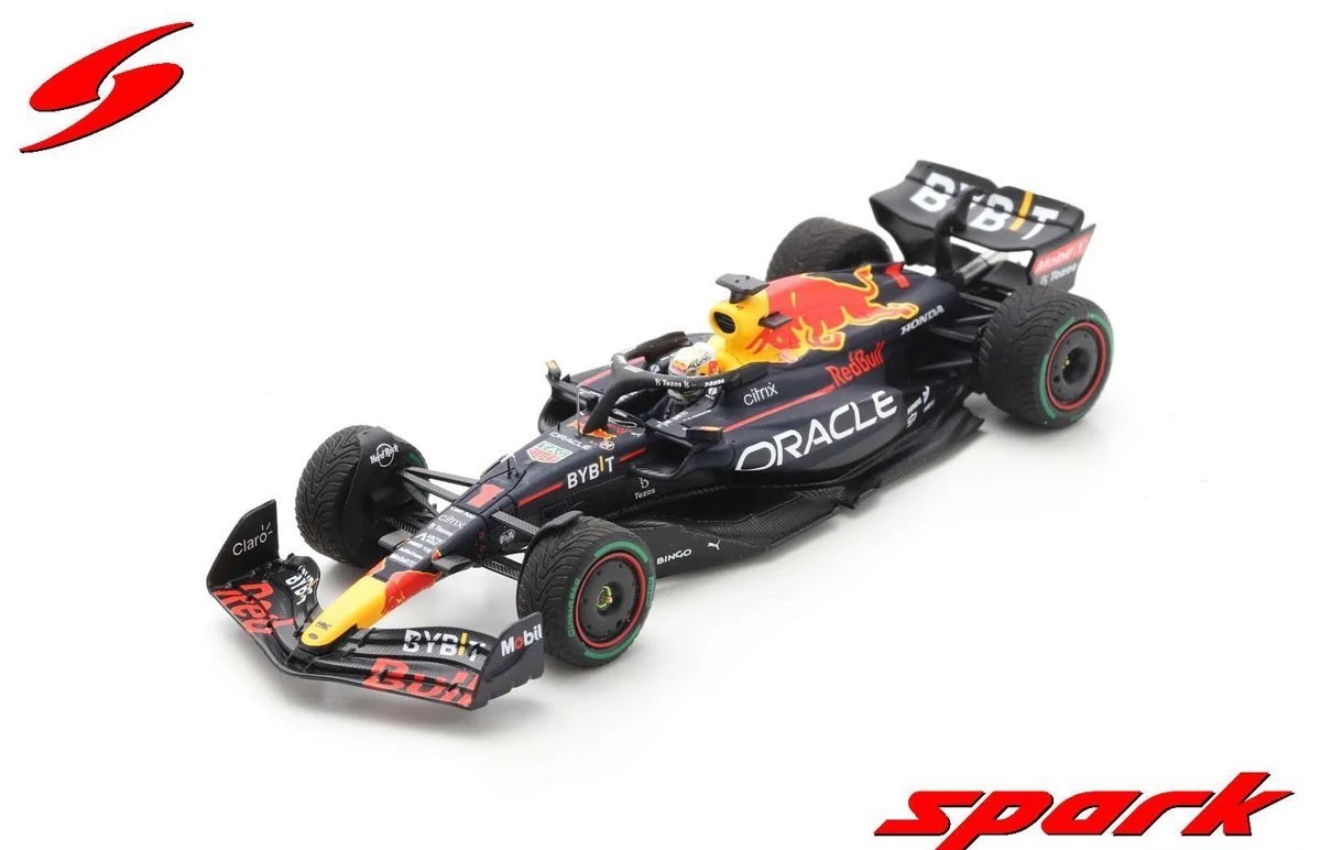 ★☆スパーク1/43 S8551 Oracle Red Bull Racing RB18 No.1 Winner Japanese GP 2022 w/No.1&Champion Board ☆★