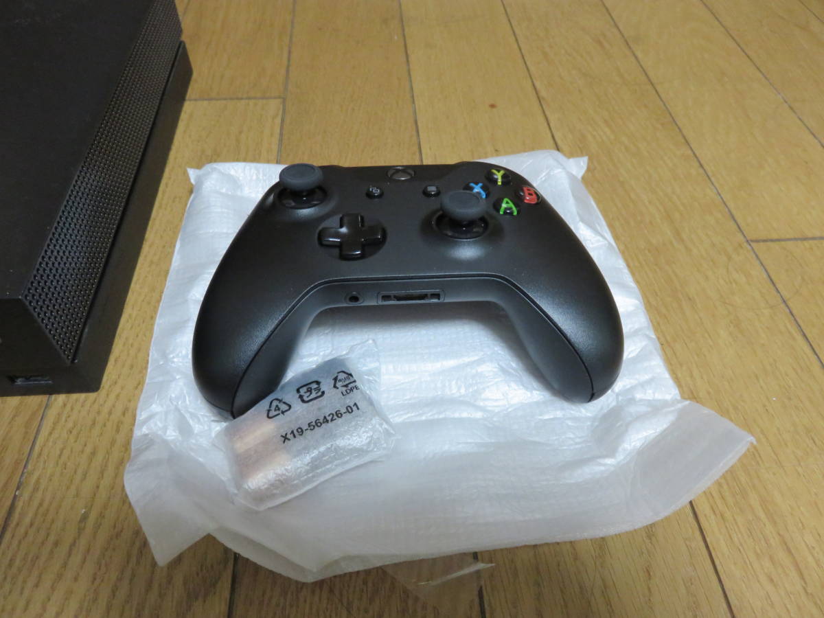  Microsoft XBOX ONE X 1TGB HDD コントローラ未使用　マイクロソフト 　中古　美品　_画像2