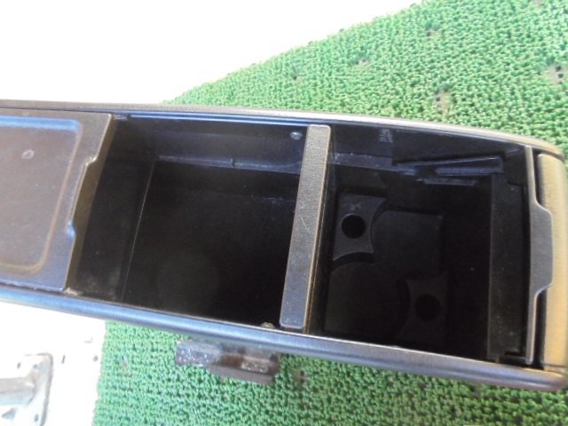 8EW4567 2U1)) トヨタ ウィッシュ ZNE10G 前期型 X‘Sパッケージ 純正 OPセンターコンソールボックスの画像2