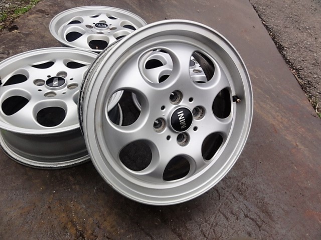 ＢＭＷ　ＭＩＮＩ　純正　15×5.5J ET45 PCD100 4H 4本SET　 原文:ＢＭＷ　ＭＩＮＩ　純正　15×5.5J ET45 PCD100 4H 4本SET　