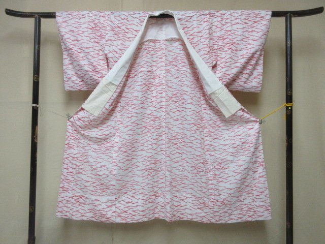 1円 良品 化繊 長襦袢 女性用 白 松葉 草花 可愛い おしゃれ 袖無双 身丈125cm 裄64cm【夢職】★★★_画像2