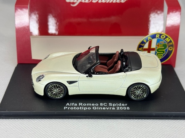 【希少】M4 1/43 AlfaRomeo アルファロメオ 8C スパイダー プロトタイプ Ginevra 2008 パールホワイト 7103_画像2