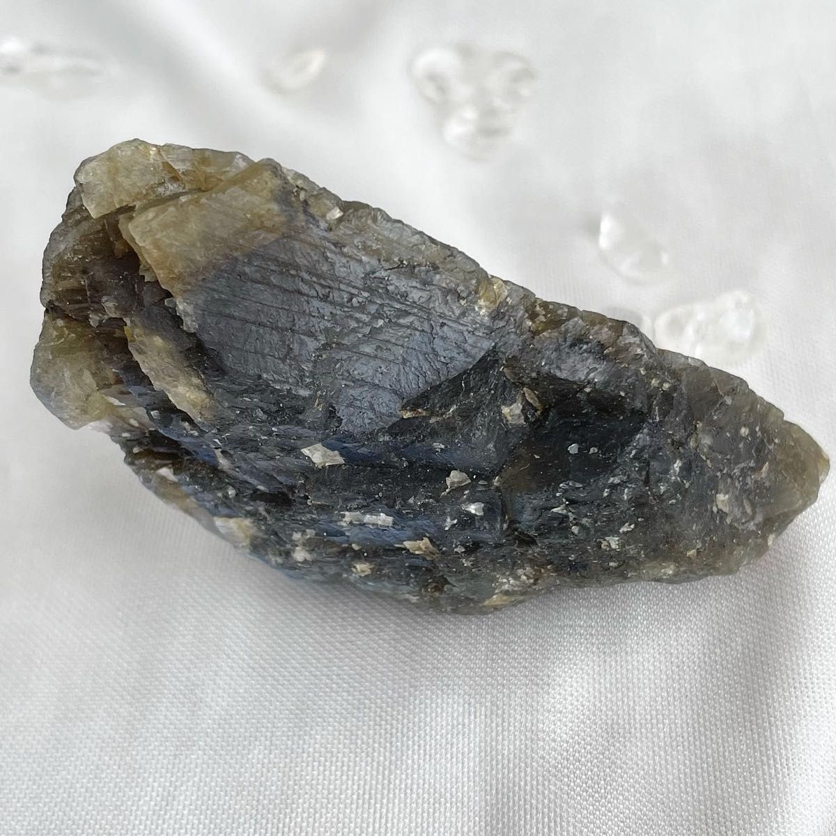 ブルーシラーが強い ラブラドライト原石　鉱物標本　原石　鉱物　ラブラドライト　ラブラドレッセンス　シラー　美しい　パワーストーン