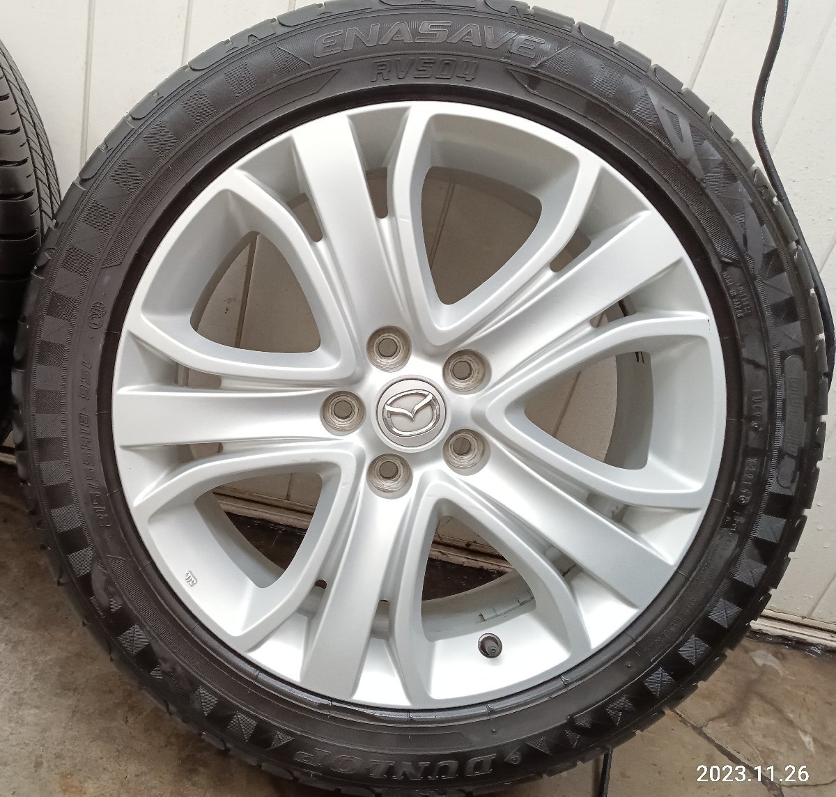 ★中古品★ DUNLOP ENASAVE 215/55R18 RV504 2015 RV505 2020年製 マツダ MPV 純正 18×7J+45 114.3-5H ガリキズあり【他商品と同梱歓迎】_画像5