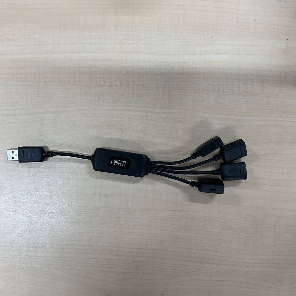 ◎（D1255） サンワサプライ USB2.0ハブ（4ポート・ブラック） USB-HUB227BK_画像1