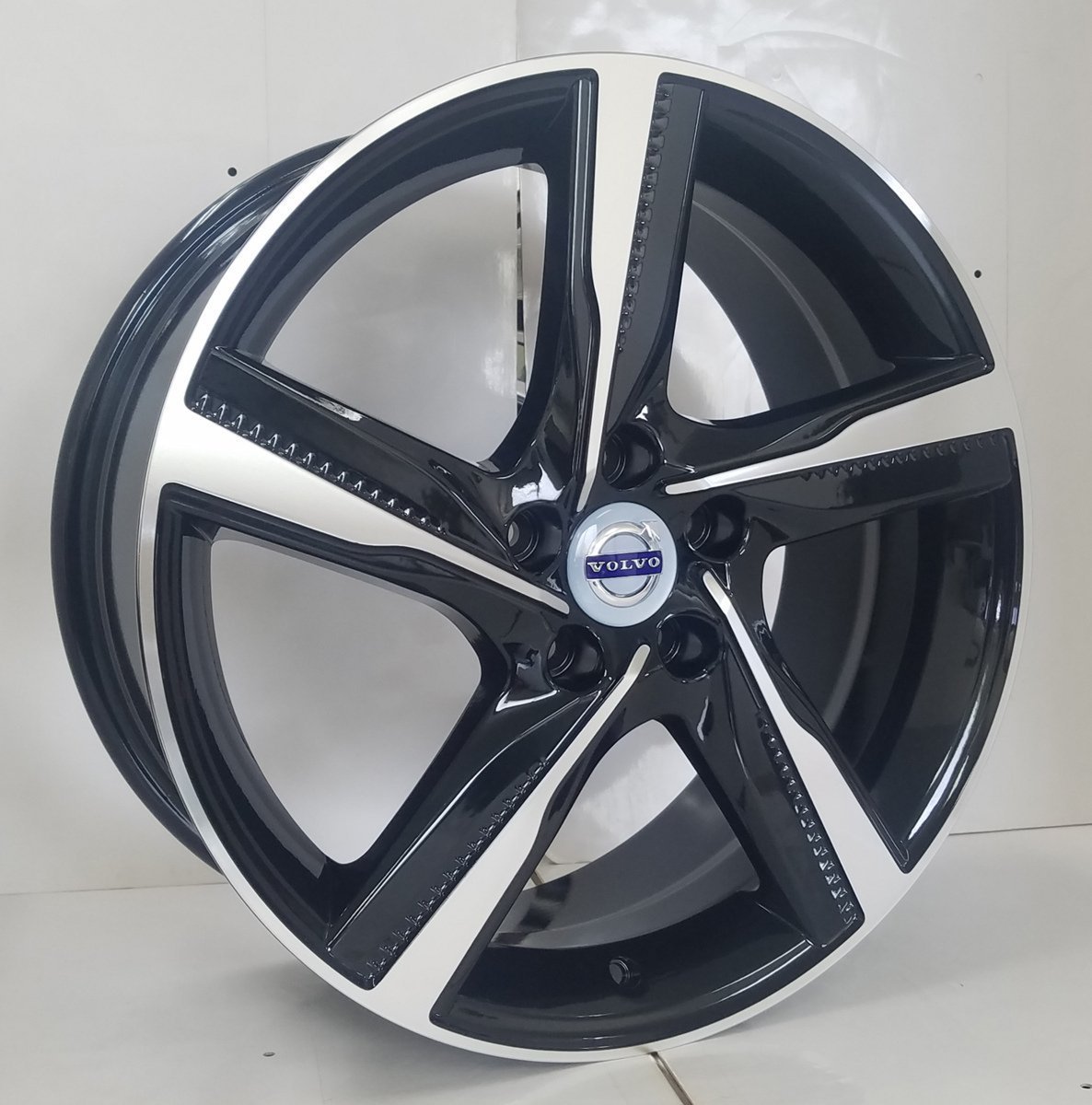 12月入荷 スタッドレス ボルボ V40 ヨコハマ アイスガード6 IG60 225/40R18 18インチ 新品タイヤホイールセット １台分 4本セット_画像4