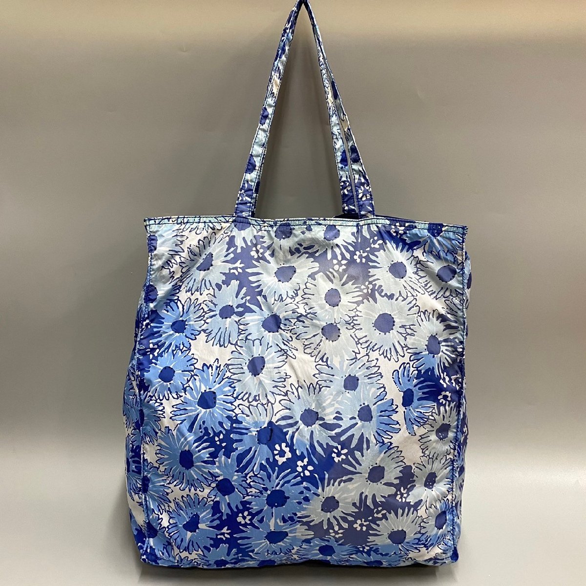 美品 PRADA プラダ 希少品 三角ロゴ 金具 花柄 総柄 ナイロン 美品 PRADA プラダ 希少品 三角ロゴ 金具 花柄 総柄 ナイロン