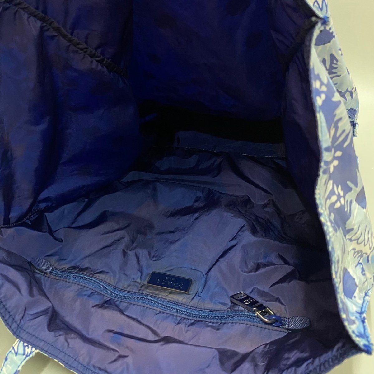 美品 PRADA プラダ 希少品 三角ロゴ 金具 花柄 総柄 ナイロン 美品 PRADA プラダ 希少品 三角ロゴ 金具 花柄 総柄 ナイロン