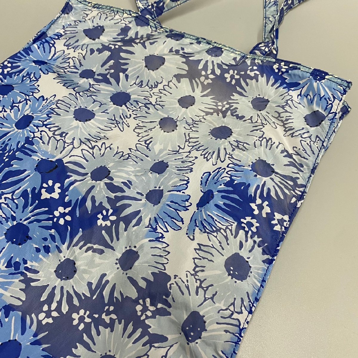 美品 PRADA プラダ 希少品 三角ロゴ 金具 花柄 総柄 ナイロン 美品 PRADA プラダ 希少品 三角ロゴ 金具 花柄 総柄 ナイロン