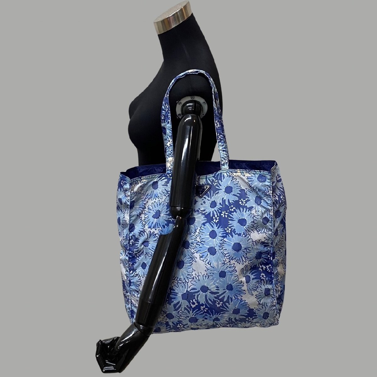 美品 PRADA プラダ 希少品 三角ロゴ 金具 花柄 総柄 ナイロン 美品 PRADA プラダ 希少品 三角ロゴ 金具 花柄 総柄 ナイロン
