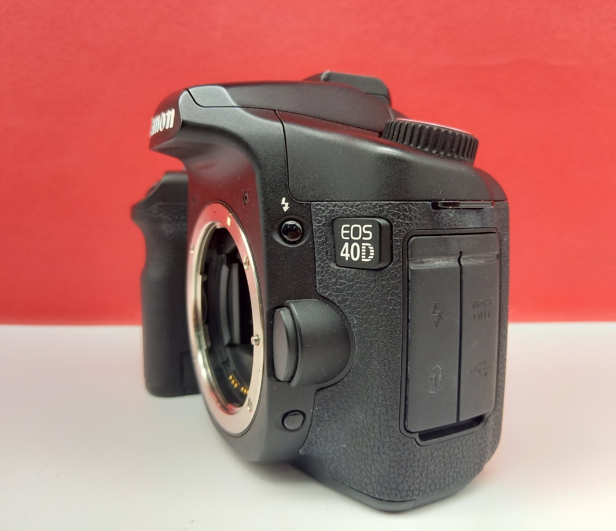 ■ Canon EOS 40D デジタル一眼レフカメラ ボディ 動作確認済 シャッター、フラッシュOK 充電器 バッテリー キャノン_画像2