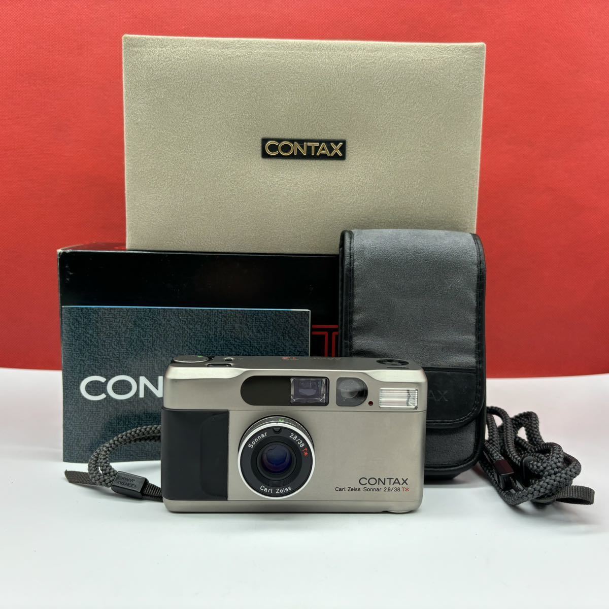 ◆ CONTAX T2 コンパクトフィルムカメラ Carl Zeiss Sonnar 2.8/38 T* シャッター、フラッシュOK 箱付き コンタックス_画像1