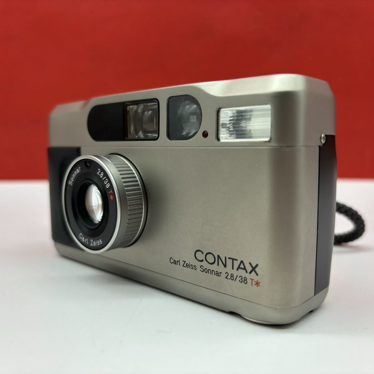 ◆ CONTAX T2 コンパクトフィルムカメラ Carl Zeiss Sonnar 2.8/38 T* シャッター、フラッシュOK 箱付き コンタックス_画像2