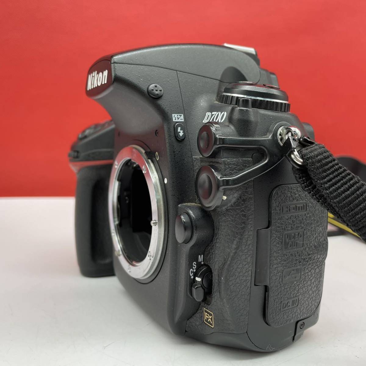 □ Nikon D700 FX ボディ デジタル一眼レフカメラ 動作確認済 シャッター、フラッシュOK バッテリー 充電器 説明書 ニコン_画像4