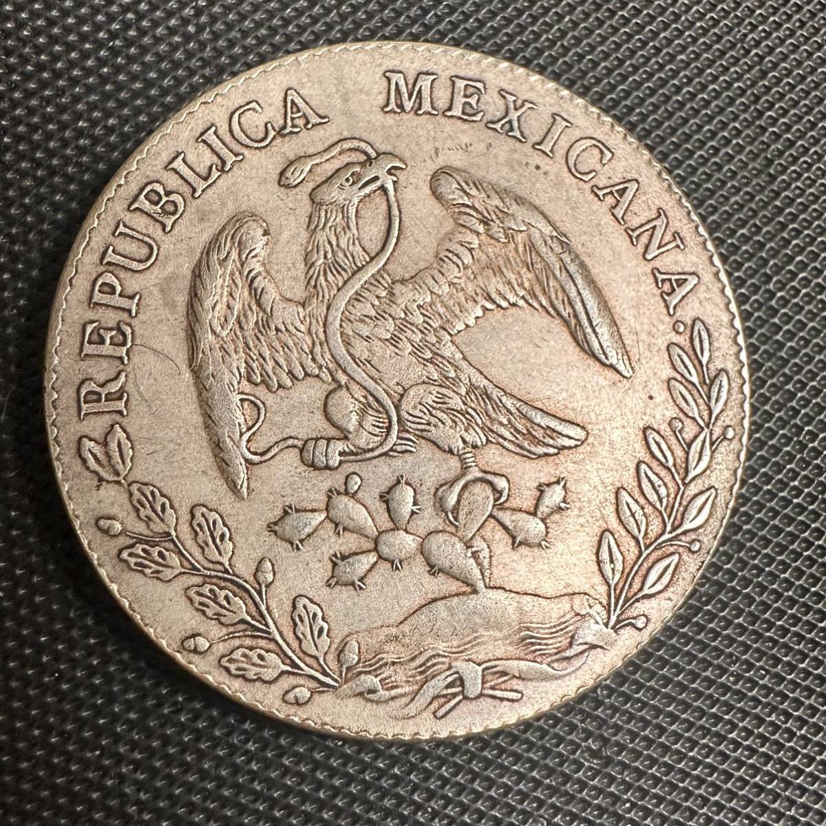 古錢　メキシコ　1882年 大型コイン　E77大型銀貨 貿易銀 重さ26.8g_画像1