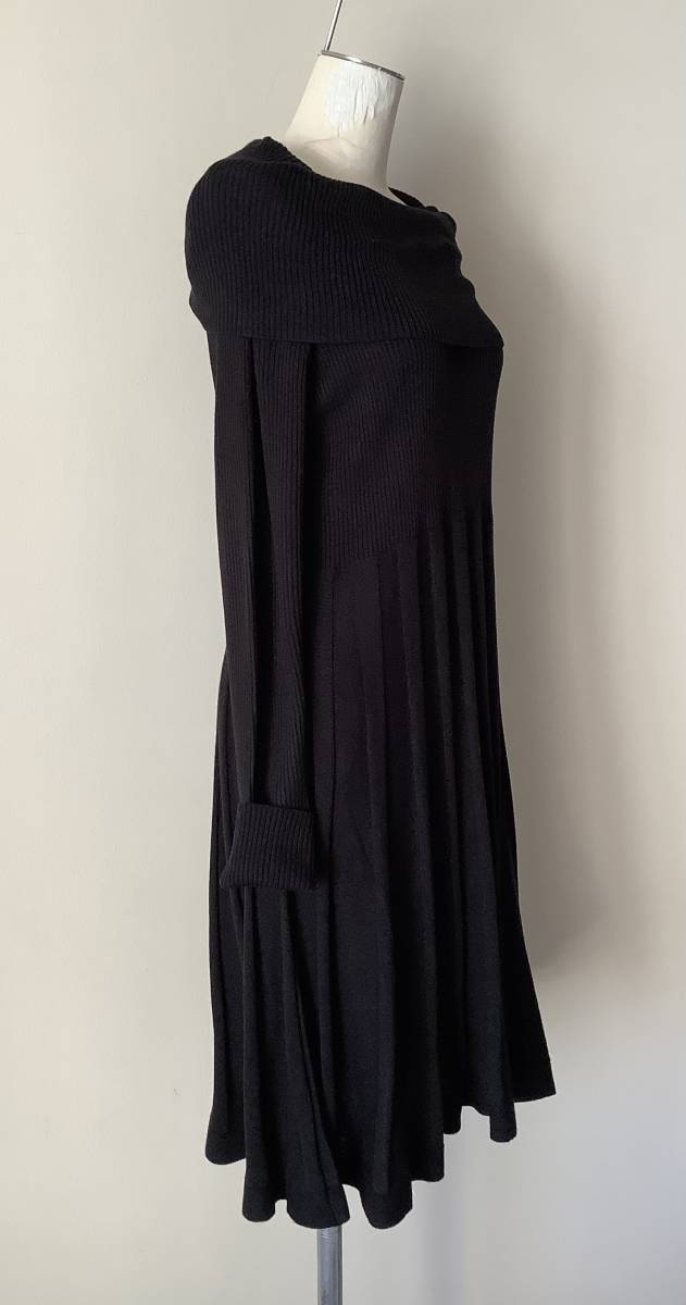 Calvin Kleinカルバンクライン新品L♪黒のカウルネックのフィット＆フレアーリブ編みセーターワンピース_上半身はコンパクト。フレアースカート！