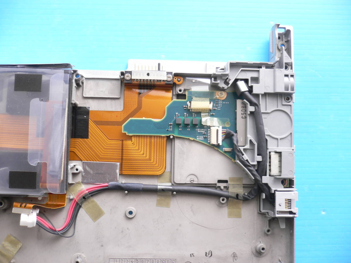 Panasonic CF-SX4 ボトムと周辺部品 【I/F基板,HDDケーブル、マウンタ、各プラスチック部品,ネジ、ゴム足】_画像3