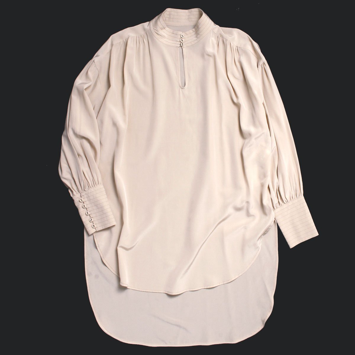 低価格の 21AW PUBLIC TOKYO PREMIUM 神宮前店限定 Silk Blouse