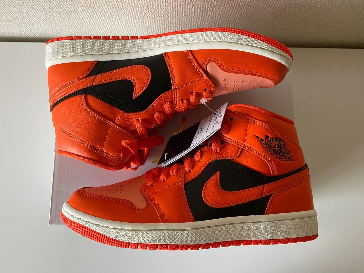 ナイキ ウィメンズ エアジョーダン1 ミッド オレンジ/ブラック 新品　25cm Nike WMNS Air Jordan 1