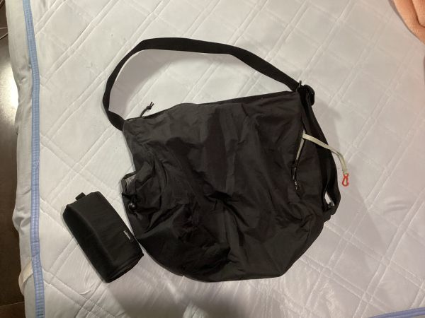 ワンシーズンのみ使用　美品　ハロルル　Reese Daily Duo Shoulder Bag　ボトルホルダー付　8L 現行販売品//ショルダーメッセンジャー