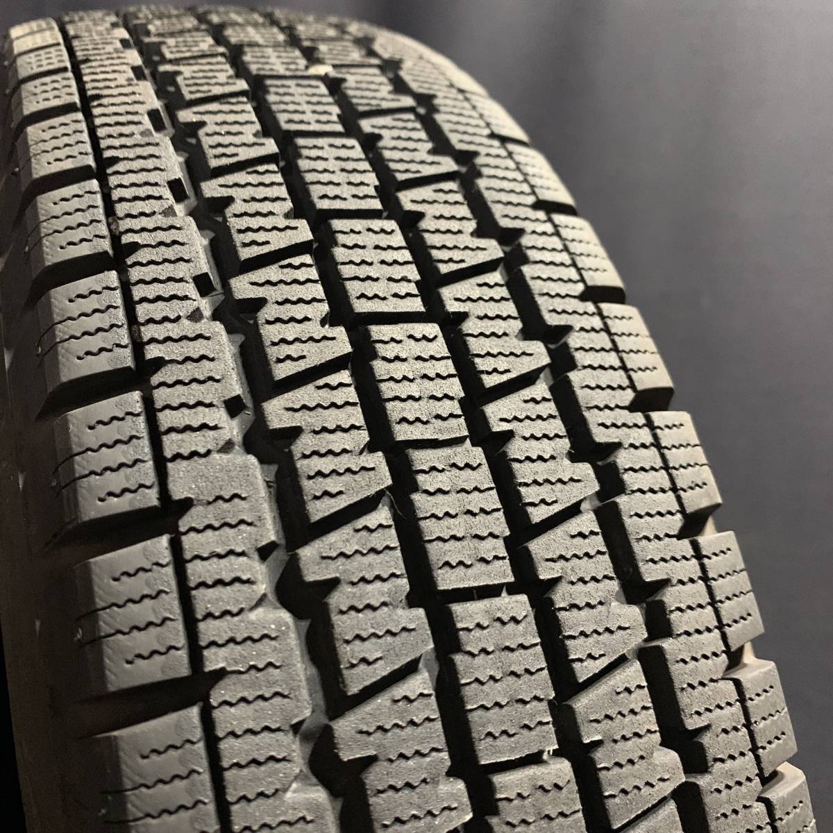 送料無料★美品バリ山 145/80R12 (145R12 6PR相互) ４本セット スタッドレス 　軽トラ軽バンエブリィアクティキャリーハイゼットアトレー_画像2