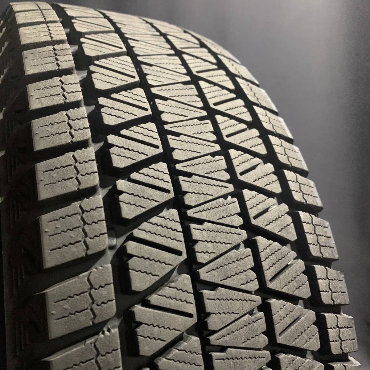 スーパーバリ山★ 美品★ 225/65R17 ブリヂストン DM-V3 2020年 スタッドレス 7J ＋38 レクサスNX ハリアー RAV4 エクストレイル CX-8_画像2