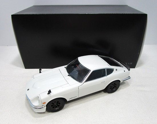 ■KYOSHO 京商 1/18 ニッサン フェアレディ Z-L 1970 (S30) ホワイトパール (KS08220WP) Nissan Fairlady ミニカー_画像1