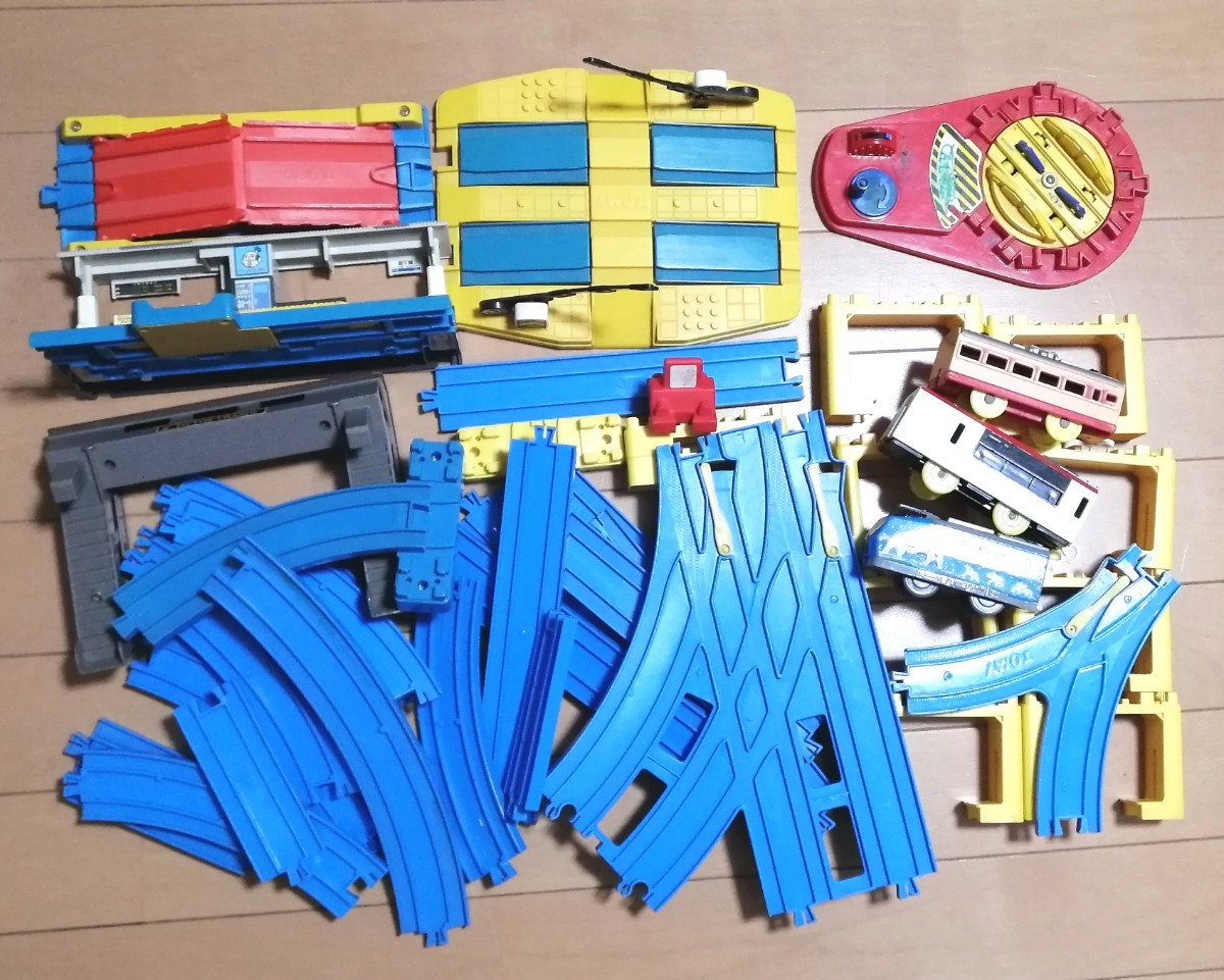 TOMY トミー まとめ売り 大量 プラレール 曲線レール 直線 レール 駅 線路 車両 いろんなレール等有り 線路が分かれる の画像1