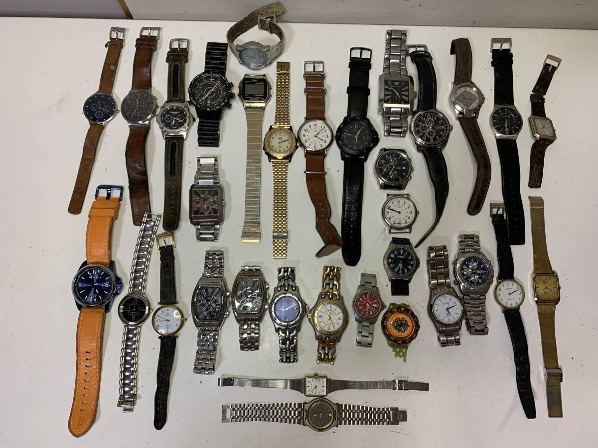 ★腕時計 33個 まとめ売り TIMEX POLICE ELGIN BULOVA EMPORIO ARMANI など アナログ クォーツ ジャンク_画像1