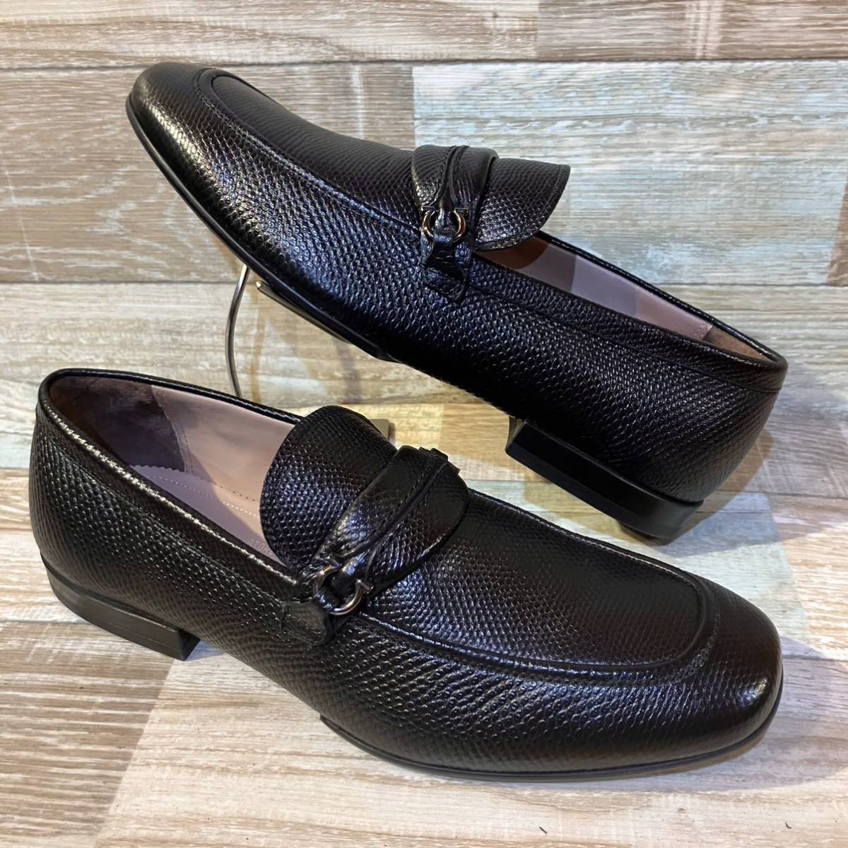 【定価十万程・着用一回以下】Salvatore Ferragamo フェラガモ ガンチーニ ビットローファー US7EE 25.0-25.5cm程 黒 型押カーフ リザード_画像7