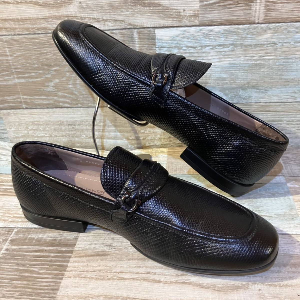 【定価十万程・着用一回以下】Salvatore Ferragamo フェラガモ ガンチーニ ビットローファー US7EE 25.0-25.5cm程 黒 型押カーフ リザード_画像8