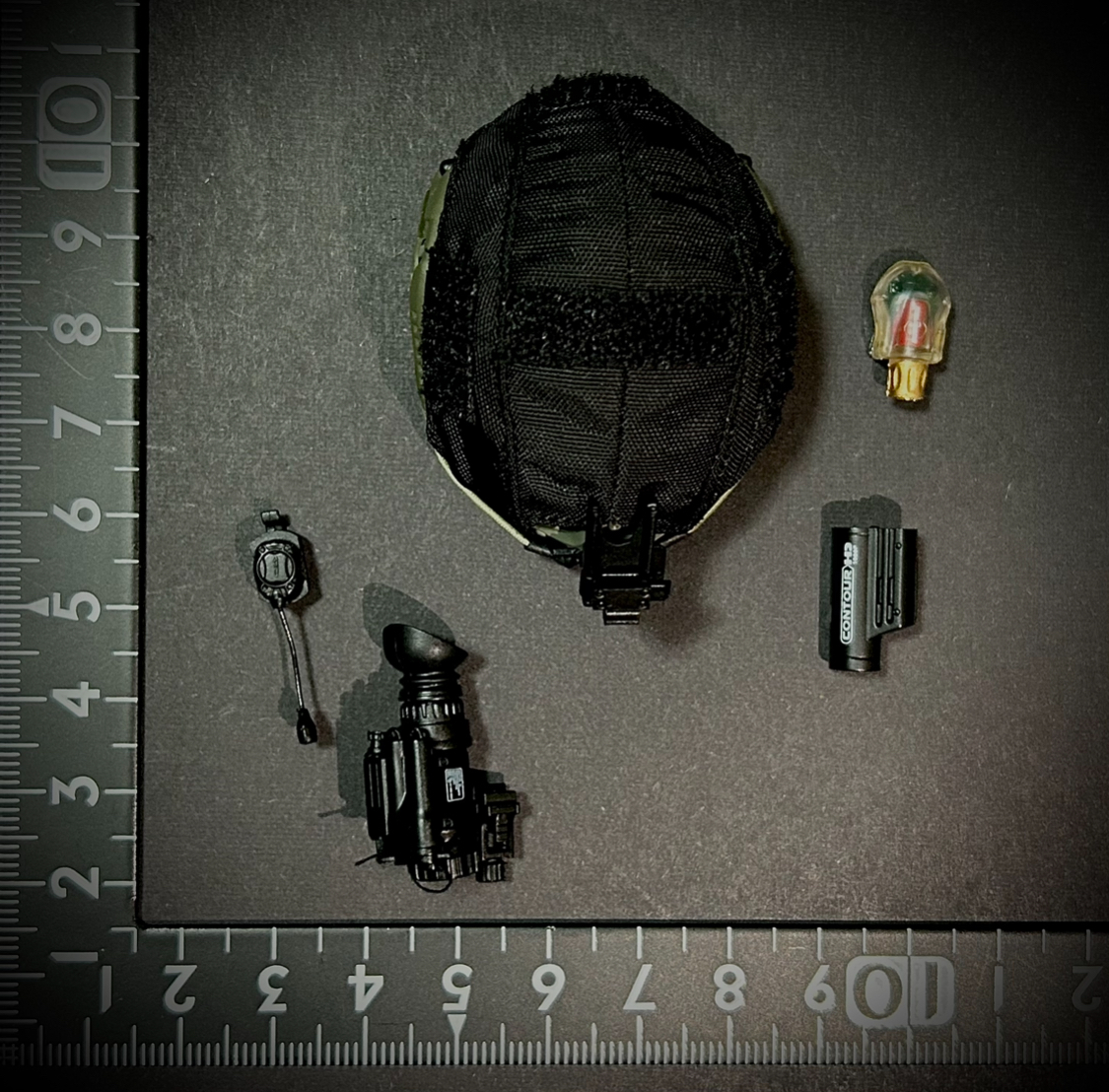 【売り切り】DAMTOYS製 模型 1/6 スケール 男性 フィギュア用 装備 ヘルメット 暗視 AN/PVS-14 ナイトビジョン 単眼 セット(未使用_画像4