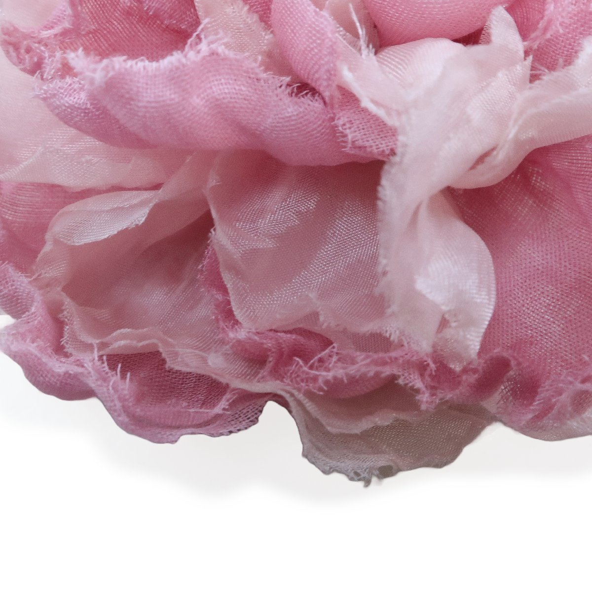 【美品】インゲボルグ★フェミニンなお花のコサージュ ブローチ ワイヤー付き 専用箱入り ピンク×薄いピンク系 k2370_画像3