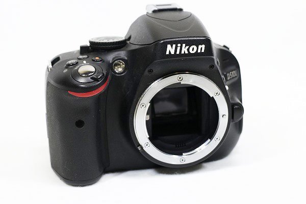 【質Banana】Nikon/ニコン D5100 デジタル一眼レフカメラ レンズ付 ストラップ付 ジャンク品 現状品 現品限り♪_画像1