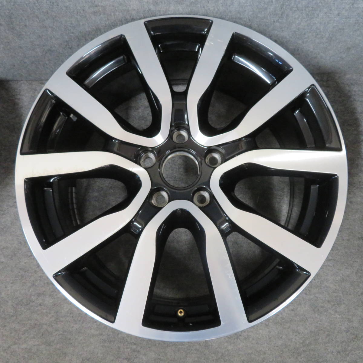 フォルクスワーゲン　ゴルフ6純正　18×7.5Ｊ+51　5Ｈ/112　4本　※センターキャップ欠品_画像3