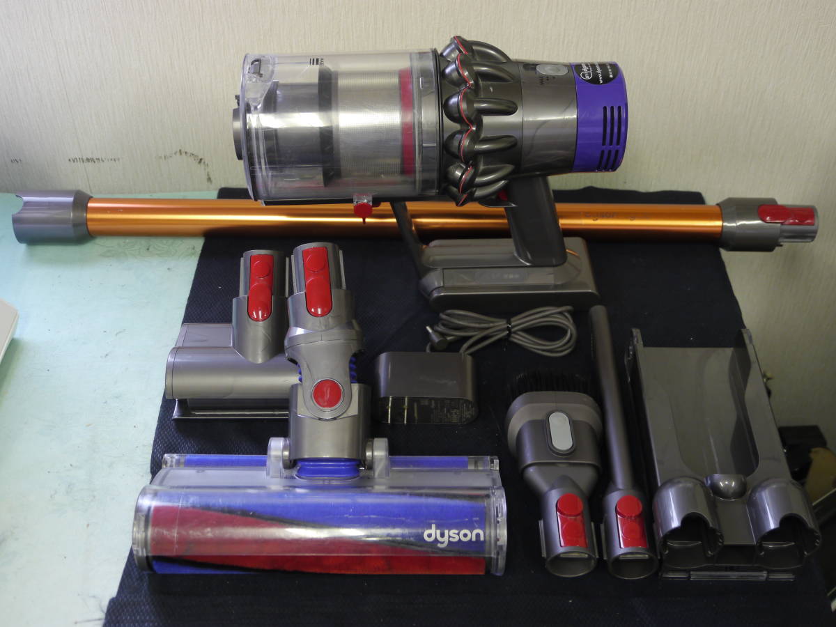 Dyson　Cyclone V10　Fluffy　SV12FF　コードレスクリーナー　動作確認済　バッテリー現状品_画像1