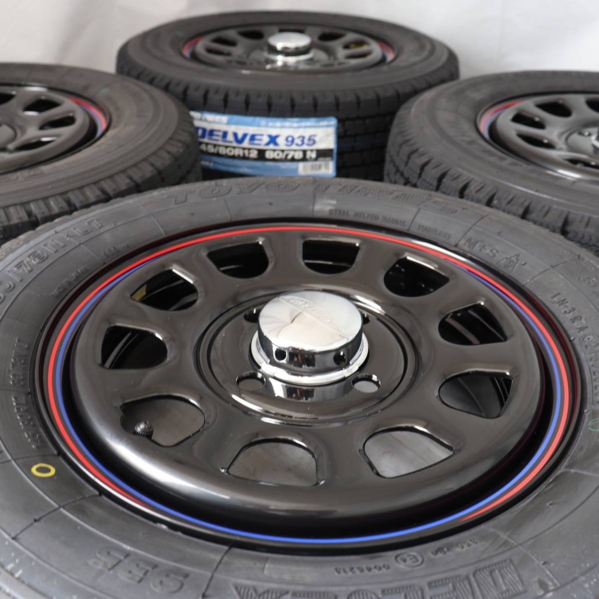 新品 デイトナ 12-4.0J＋42 4-100 ブラック スタッドレス付4本SET 145/80R12 80/78N 2023年製 トーヨー DELVEX935 軽トラ (W2397-3)の画像4