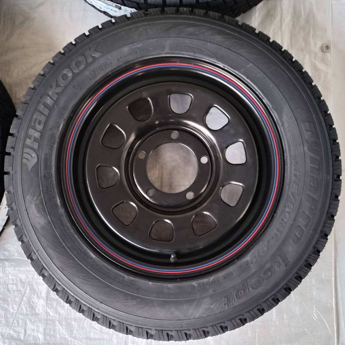 即納OK デイトナ 16-5.5J＋20 5-139.7 ブラック スタッドレス付4本SET 175/80R16 2023年製 ハンコック RW08 ジムニー (W2244-3)_画像4