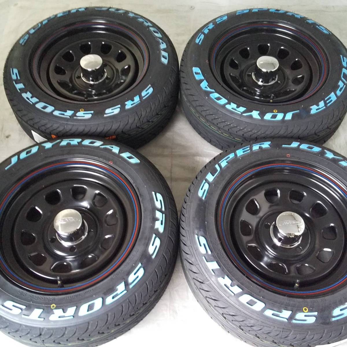 新品 デイトナ 15-7.0J＋19 5-114.3 ブラック タイヤ付4本SET 195/65R15 ホワイトレター JOYROAD SRS SPORTS (W0015)_画像1