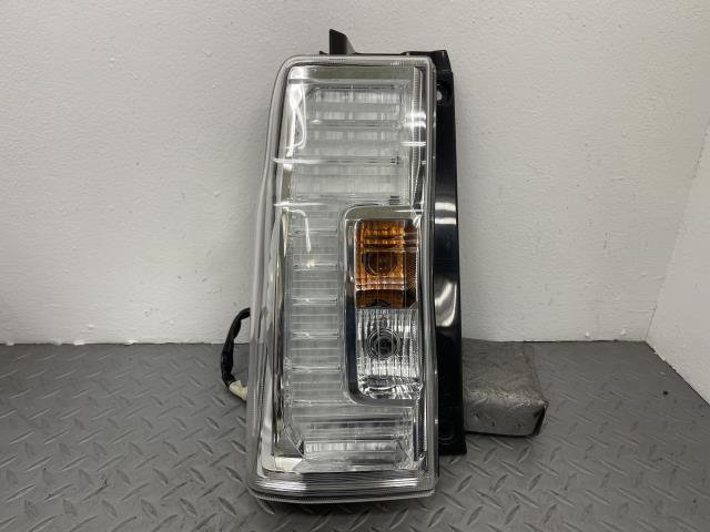 タント DBA-LA600S 右テールランプ テールライト タント DBA-LA600S 右テールランプ テールライト