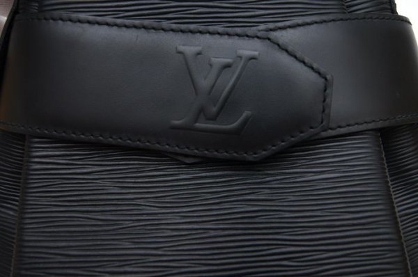 【極美品】 ルイヴィトン Louis Vuitton エピ サックデポール ノワール ショルダーバッグ レディース 定価約13万_画像8