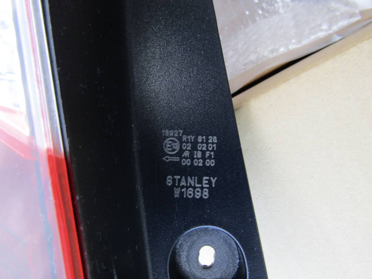 フィット GP5 純正 左 テールランプ テール テールライト STANLEY W1698 33550-T5A-J32 ■■11112702_画像8