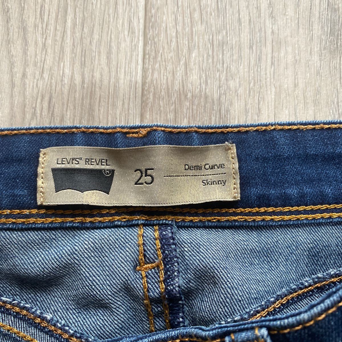 送料無料 古着ジーンズ【Levi's Demi curve skinny W25】_画像3