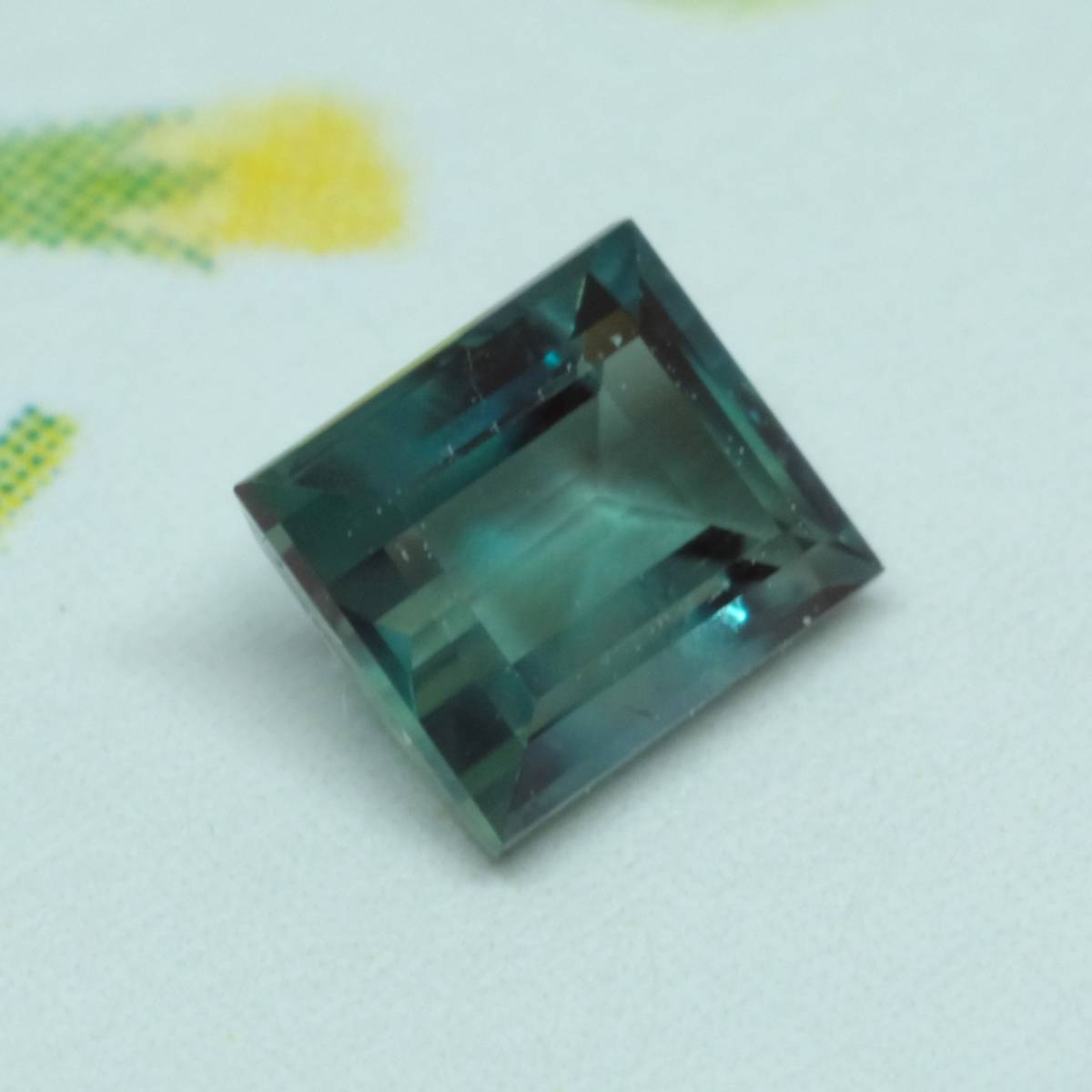 超レア ロシア産 変色の具合は見事！アレキサンドライト 0.249ct 全面リカット済み ソーティング 付き_画像3