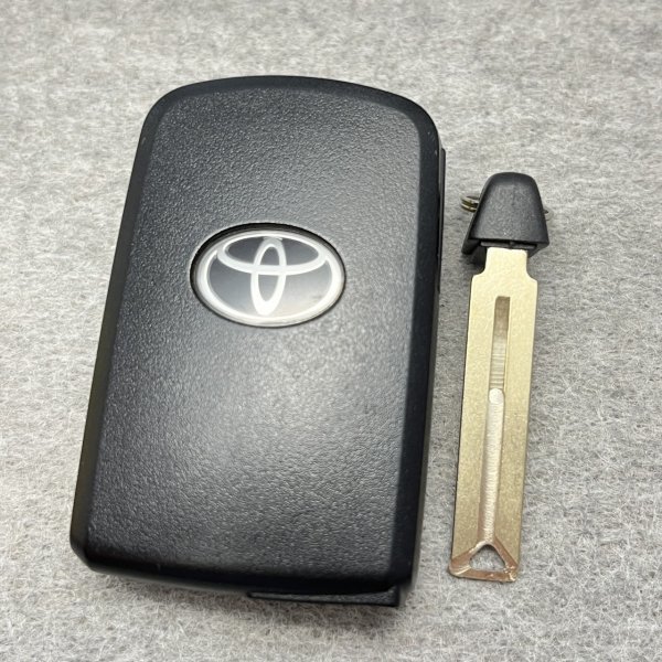 [ хорошая вещь ] первый период . settled Toyota "умный" ключ Noah Voxy Esquire Sienta 281451-2150 001-A0073314FAC-01{ оплачивается отдельно ключ cut возможно }Z