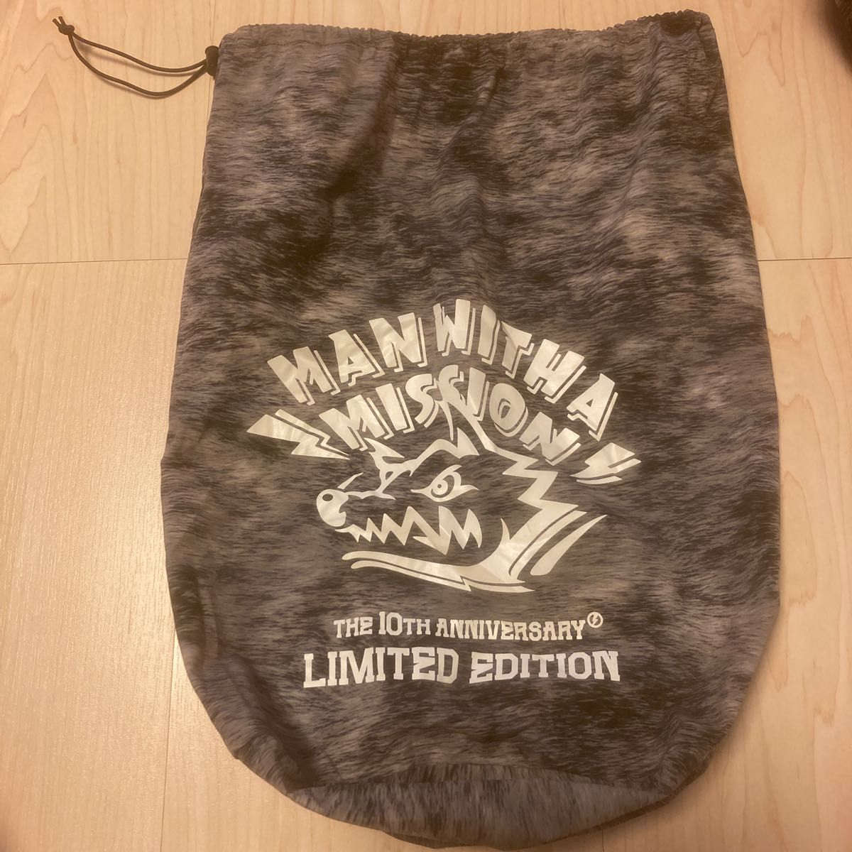 MAN WITH A MISSION プレミアムお毛並みダウンジャケット 収納袋 MAN WITH A MISSION プレミアムお毛並みダウンジャケット 収納袋