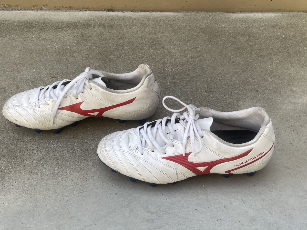 ミズノmizunoランバード スパイク26.0cmサッカー、フットサル、ラグビーシューズ中古白地×赤ロゴ_画像4